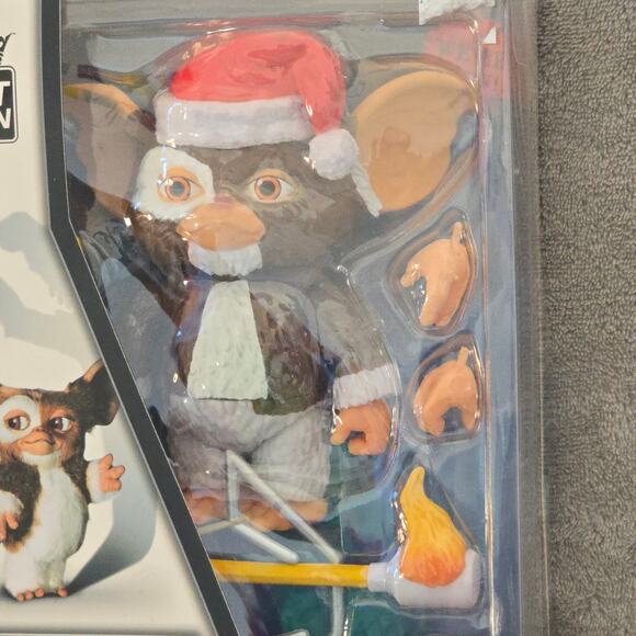 BST AXN Gremlins Gizmo Action Figure Holiday Edition New - Picture 3 of 7